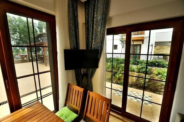 Studio, Havuz Manzaralı