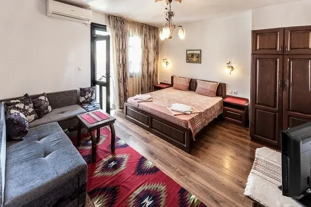 Traditional Tek Büyük Yataklı Oda