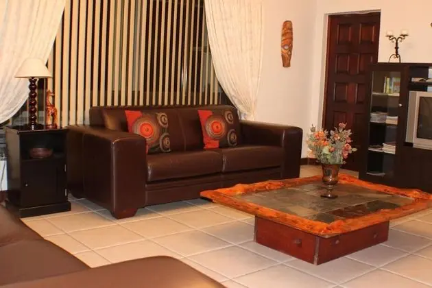 Spacious Garden View Apartment