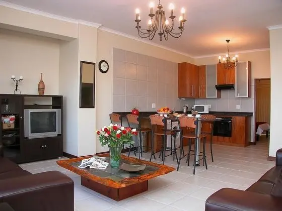 Spacious Garden View Apartment