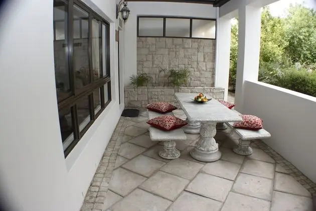 Spacious Garden View Apartment