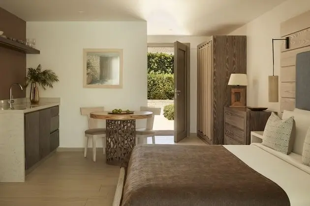 Family Room Sliding Door Swim up Pool view (Bungalow Area)