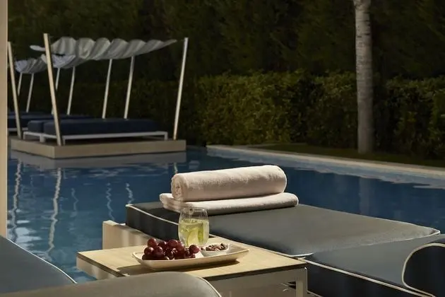 VIP One Bedroom Suite Swim up Pool view (Bungalow Area)