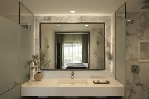 VIP One Bedroom Suite Swim up Pool view (Bungalow Area)