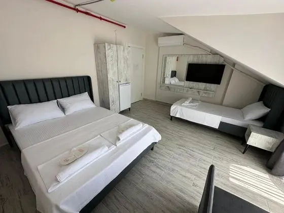 Balkonlu Superior Oda, Kara Manzaralı, Balkonlu