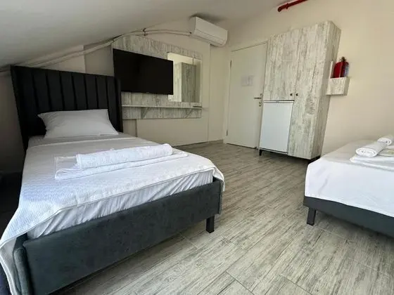 Balkonlu Superior Oda, Kara Manzaralı, Balkonlu