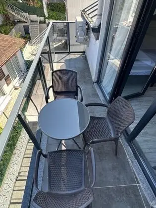 Balkonlu Superior Oda, Kara Manzaralı, Balkonlu