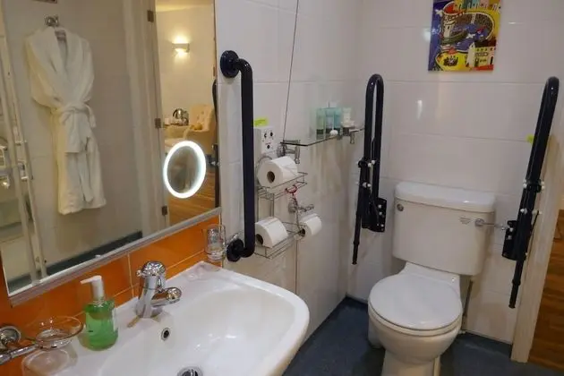 Üç Kişilik Oda, Banyolu/Duşlu