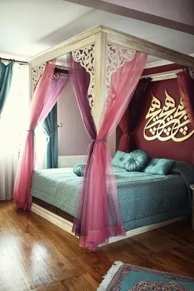 Üç Kişilik Oda