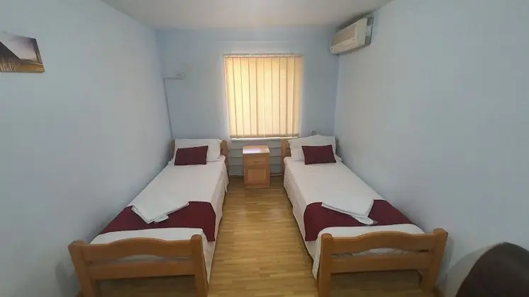 Tek Büyük veya İki Ayrı Yataklı Oda