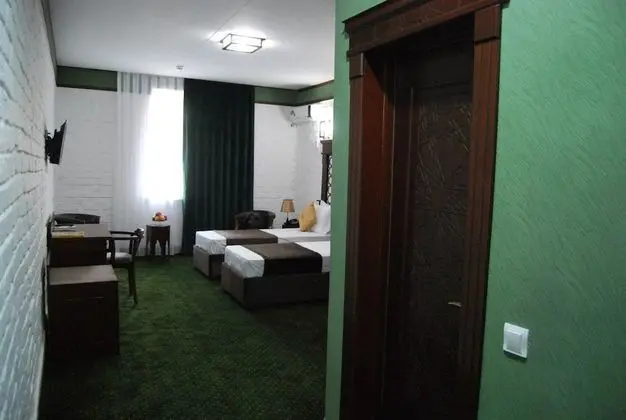Üç Kişilik Oda