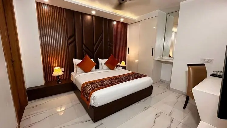 Deluxe Tek Büyük Yataklı Oda