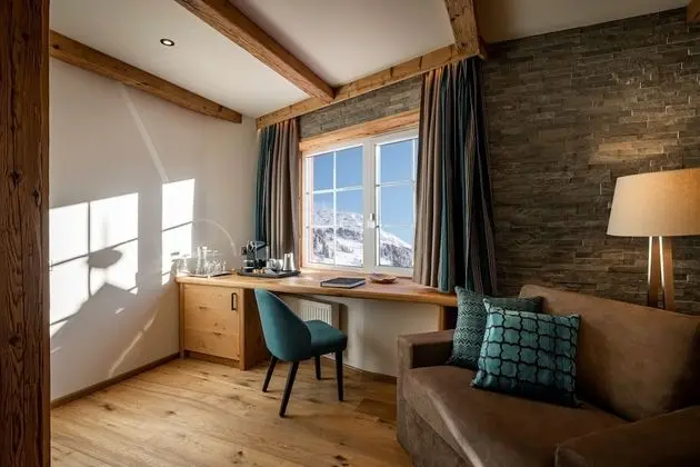 V Level Alpen Art Double Room