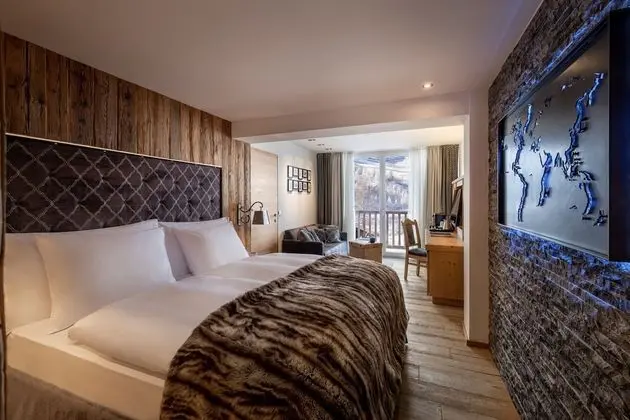 V Level Alpen Art Double Room