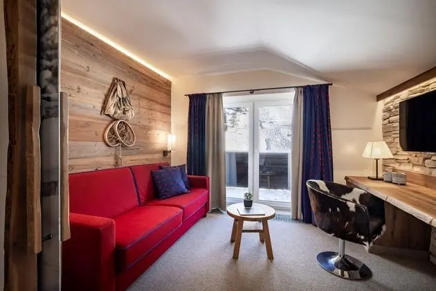 V Level Alpen Art Suite with Balcony