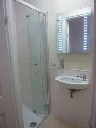 İki Ayrı Yataklı Oda, Dağ Manzaralı