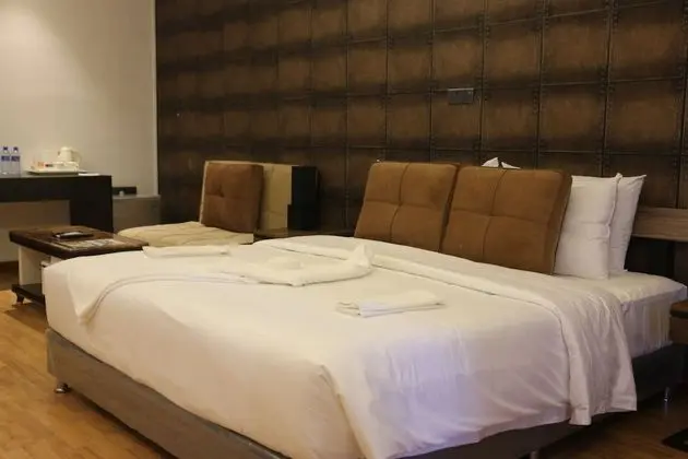 Junior Süit, 1 En Büyük (King) Boy Yatak, Balkon, Şehir Manzaralı