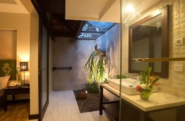 Kır Evi, Bahçe Manzaralı