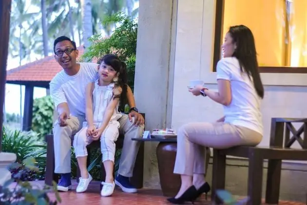 Kır Evi, Havuz Manzaralı