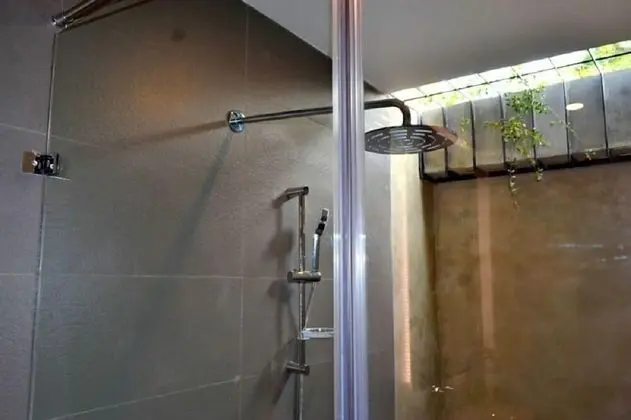 Deluxe Tek Büyük Yataklı Oda, Bahçe Manzaralı, Bahçeli