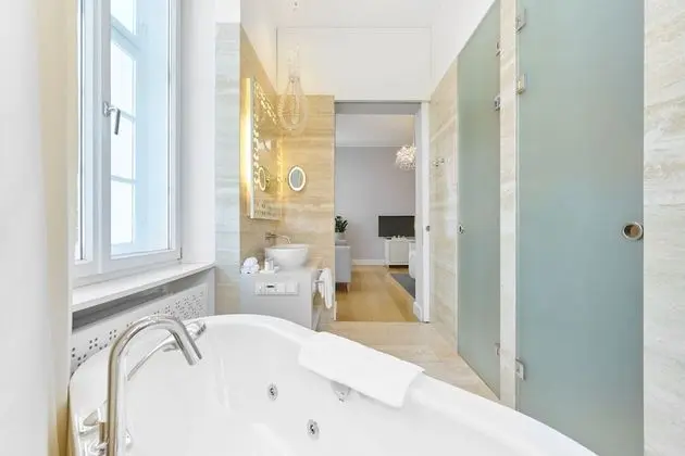 Deluxe Tek Büyük Yataklı Oda