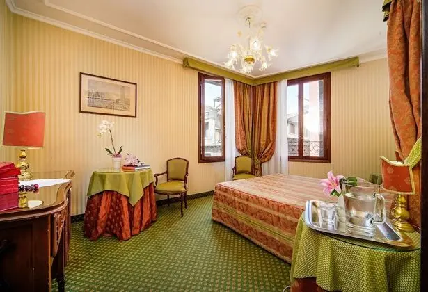 Superior Tek Büyük veya İki Ayrı Yataklı Oda