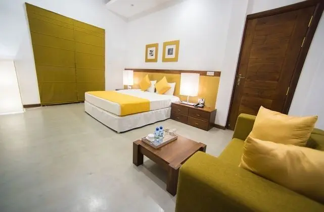 Deluxe Üç Kişilik Oda, 1 En Büyük (King) Boy Yatak, Şehir Manzaralı, Bahçeli