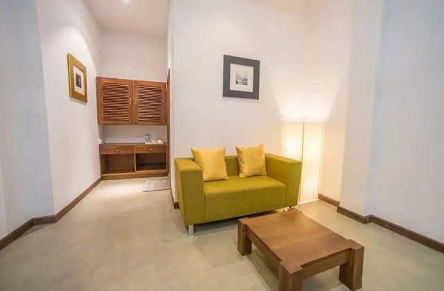 Deluxe Üç Kişilik Oda, 1 En Büyük (King) Boy Yatak, Şehir Manzaralı, Bahçeli