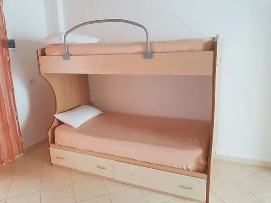 Standard Apart Daire, Bahçe Manzaralı