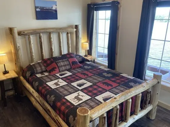 Cabin 23B, Non-Smoking