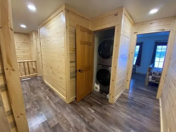 Cabin 23B, Non-Smoking