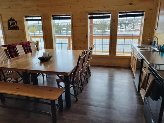 Cabin 23B, Non-Smoking