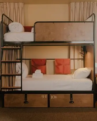 Basic Oda, Birden Çok Yatak, Ortak Banyo (Small Bunk Room with Shared Bath)