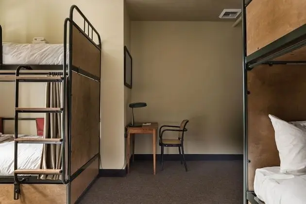 Basic Oda, Birden Çok Yatak, Ortak Banyo (Small Bunk Room with Shared Bath)