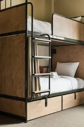 Basic Oda, Birden Çok Yatak, Ortak Banyo (Small Bunk Room with Shared Bath)