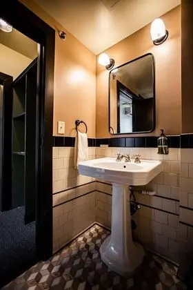 Basic Oda, Birden Çok Yatak, Ortak Banyo (Small Bunk Room with Shared Bath)