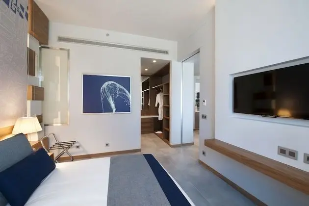 Deluxe One-Bedroom Apartment With Balcony