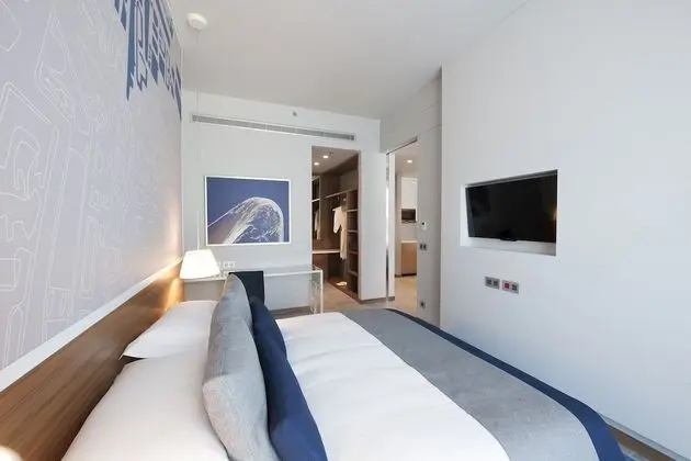 Deluxe One-Bedroom Apartment With Balcony