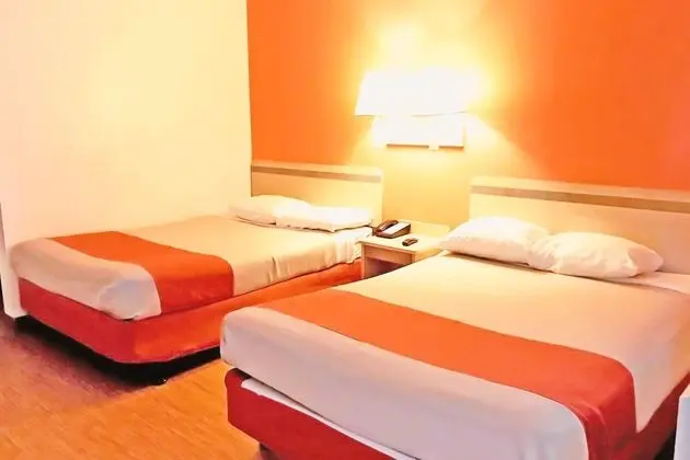 2 QUEEN BED NON SMOKING