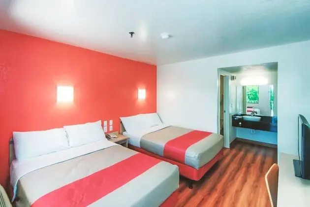 2 QUEEN BED NON SMOKING