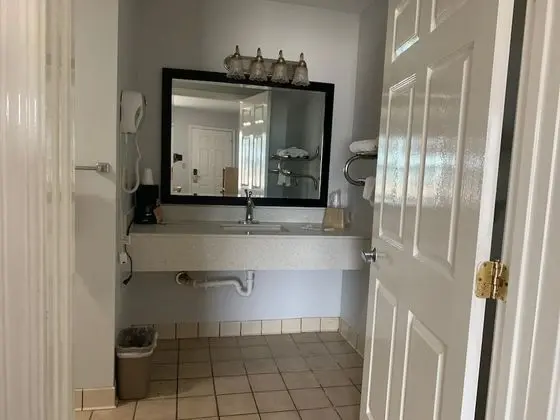 Oda, 1 En Büyük (King) Boy Yatak, Engellilere Uygun, Sigara İçilmez