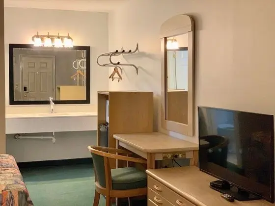 Oda, 2 Büyük (Queen) Boy Yatak, Sigara İçilebilir