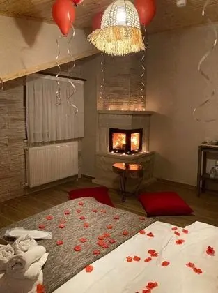 Çatı Katı - Şömineli Oda