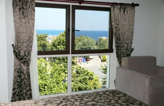 Standart Oda, Deniz ve Dağ Manzaralı, Balkonsuz