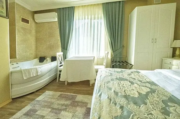 Superior, Bahçe Manzaralı, Jakuzili