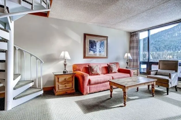Çatı Katı (Loft), 1 En Büyük (King) Boy Yatak (Lodge)