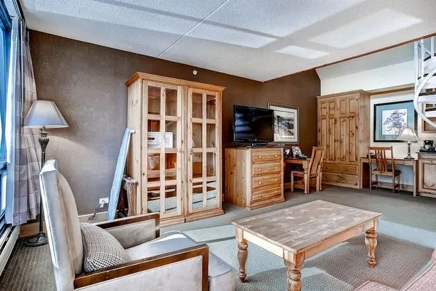 Çatı Katı (Loft), 1 En Büyük (King) Boy Yatak (Lodge)