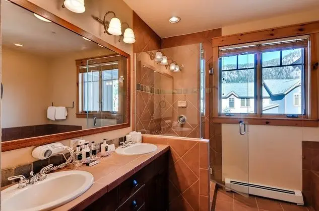 Oda, 4 Yatak Odası (Bryant Home, 3 Bath)