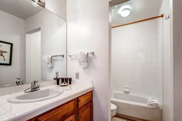 Oda, 4 Yatak Odası (Bryant Home, 3 Bath)