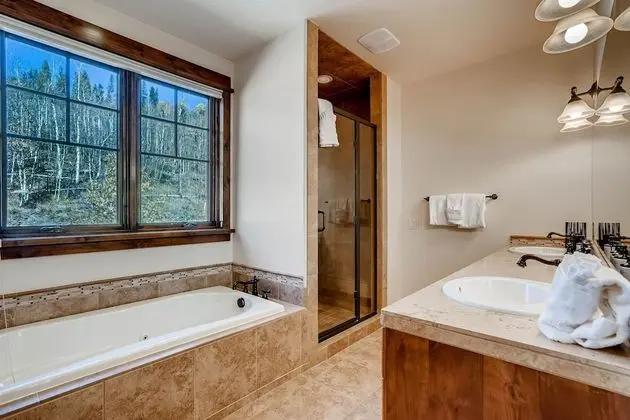 Oda, 4 Yatak Odası (Sanctuary Home, 4 Bath)